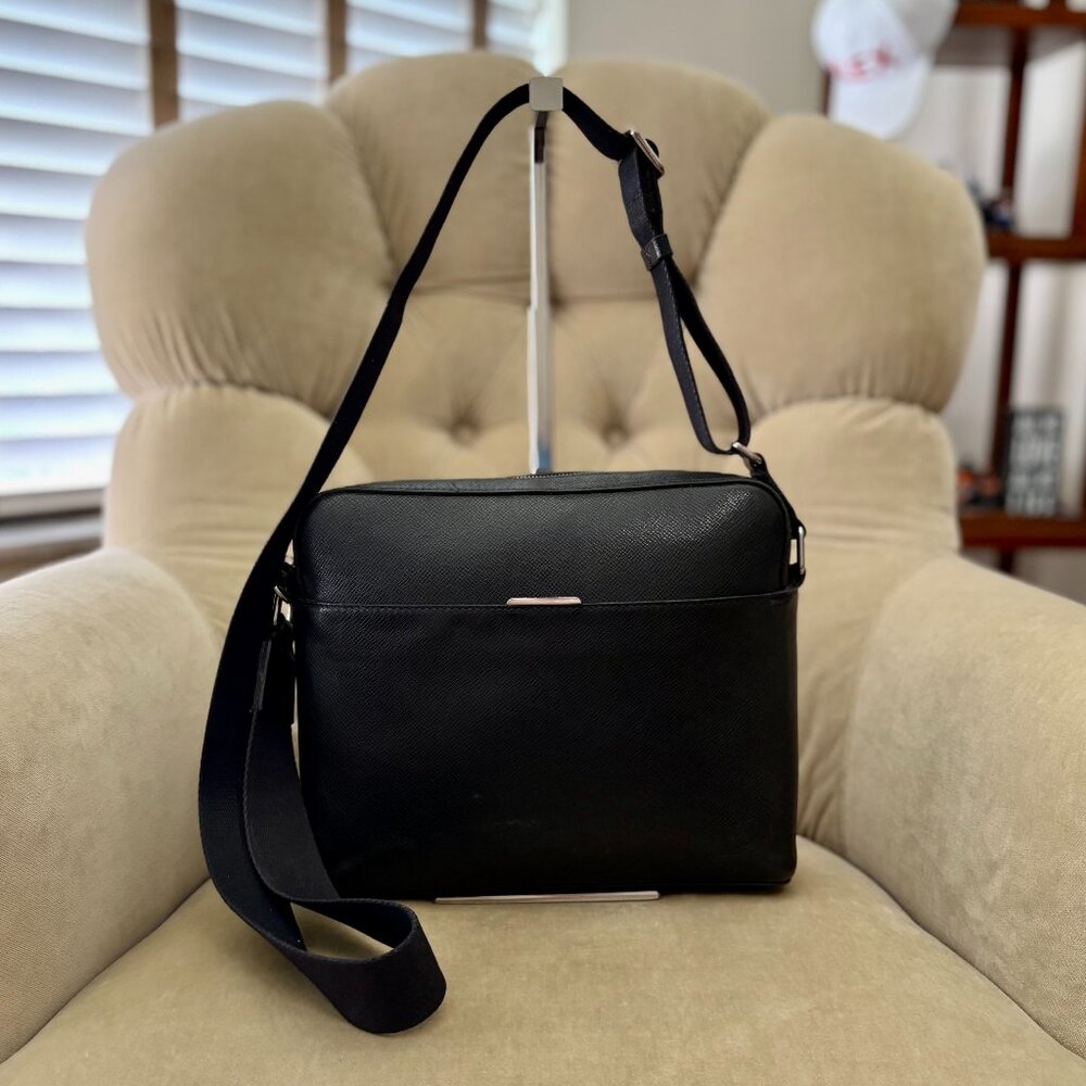Auth. LOUIS VUITTON Taiga Leather ANTON PM  CA2158 Messenger Bag...RETIRED